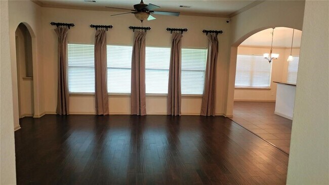 Building Photo - 11010 Sir Alex Dr