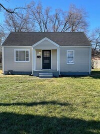 Building Photo - Available NOW! Darling 2 Bedroom Ranch
