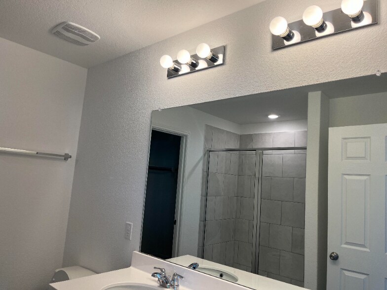 Building Photo - 133 Fiery Skipper Ln