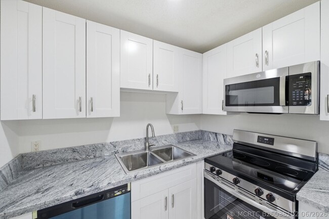 Building Photo - 28 Seville Dr