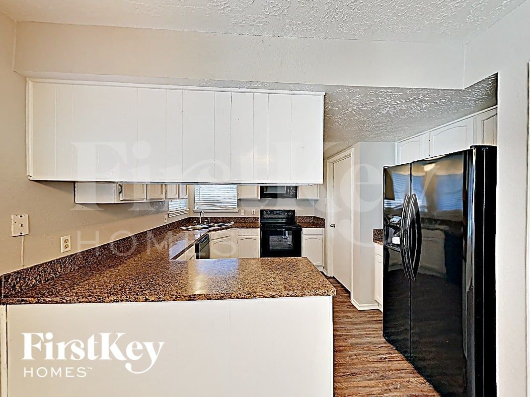 Building Photo - 6803 Stiller Dr