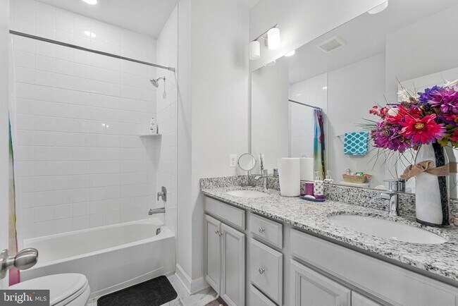 Building Photo - 4402 Fair Lakes Ct