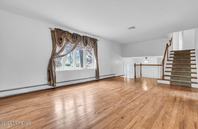 Building Photo - 869 Knight St