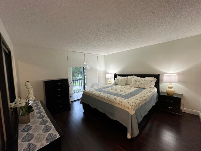 Building Photo - 5220 Las Verdes Cir