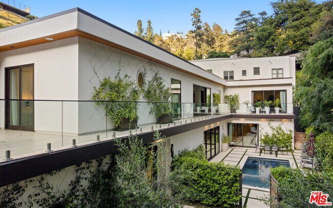 Building Photo - 1884 Laurel Canyon Rd