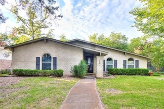 Building Photo - 3201 Christie Cir