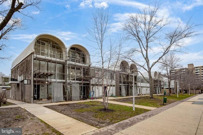 Building Photo - 302 N St SW