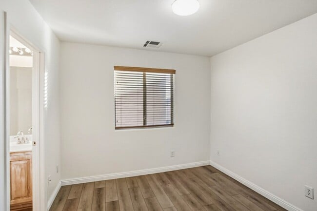 Building Photo - Beautiful 3 Bed Home With 3 Full Baths And Bed and Full Bath On 1st Floor