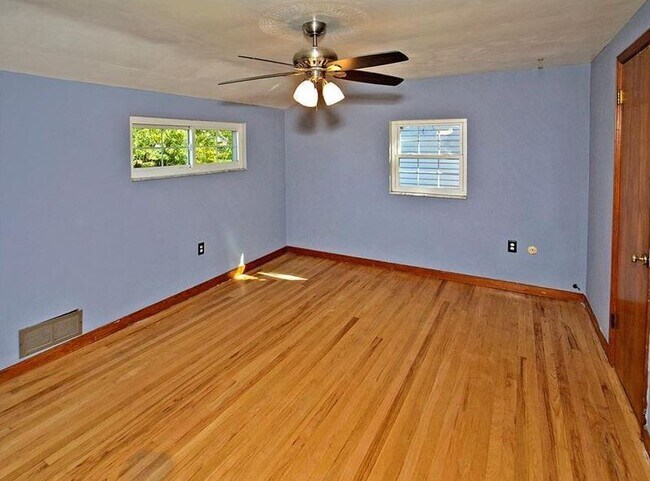 Building Photo - 709 Norwich Ave