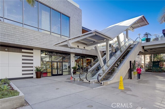 Building Photo - 16562 Regina Cir