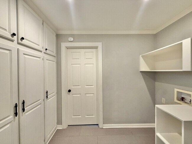 Building Photo - Available Now! Spacious 4 Bed/3 Bath Home in Tyler! Hot Tub!