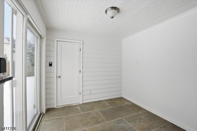 Building Photo - 81 Glen Ave