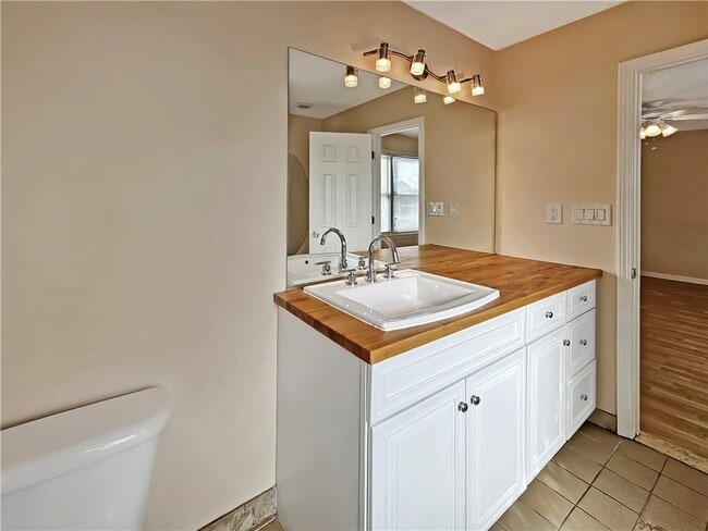 Building Photo - 100 Ginnity Dr