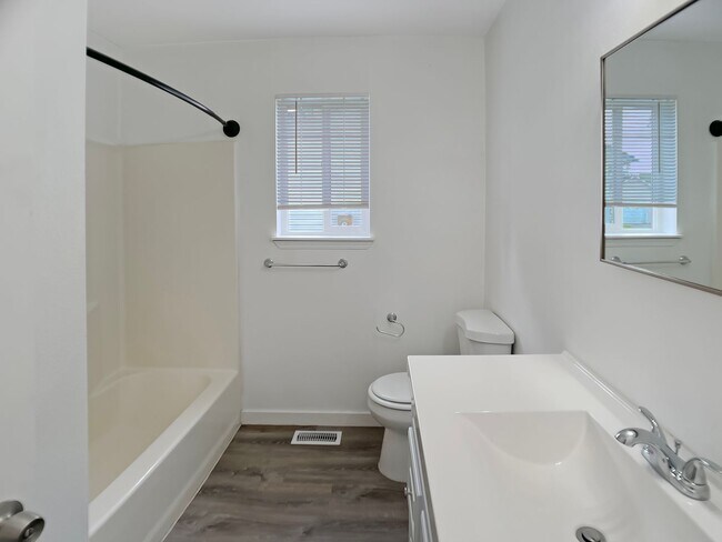 Building Photo - Beautifully Renovated Single Level Home in...