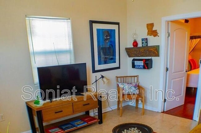 Building Photo - 1403 Port St