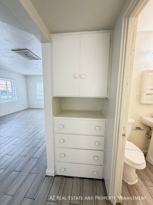 Building Photo - 7210 N 55th Dr