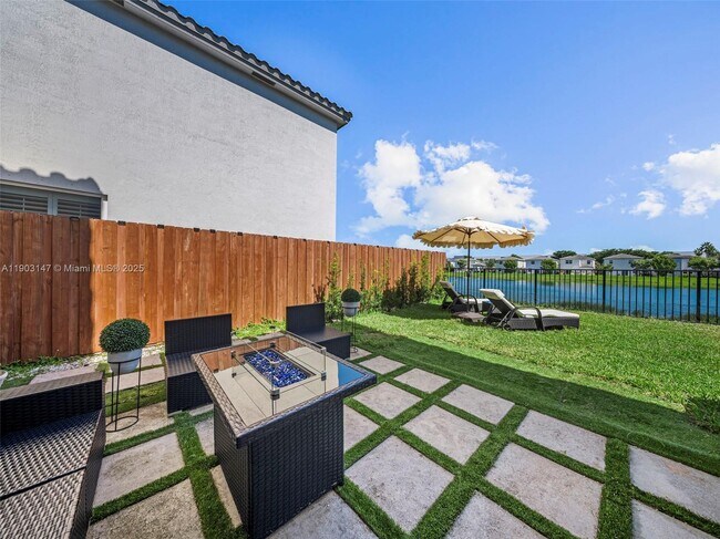 Building Photo - 1411 SE 26th Rd