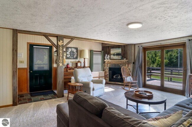 Building Photo - 7079 Hawley Rd