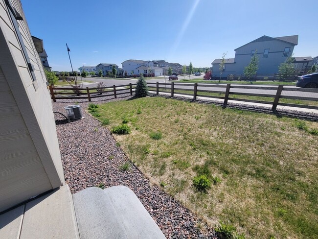 Building Photo - Stunning and spacious 4.5 bedroom, 3 bathroom home located in Morgan Hill