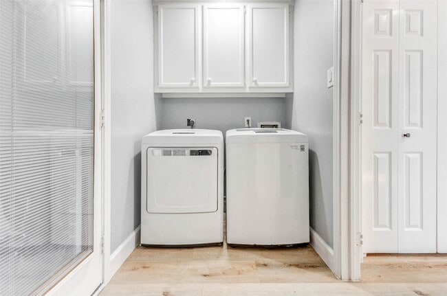 Building Photo - 611 Kenney St