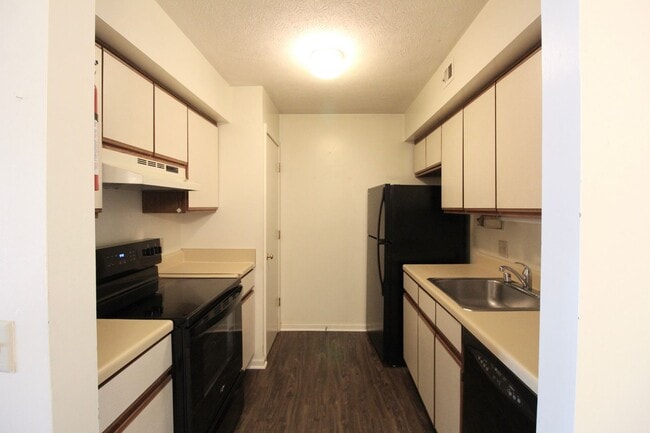 Building Photo - 1018-8 Blue Ridge Dr