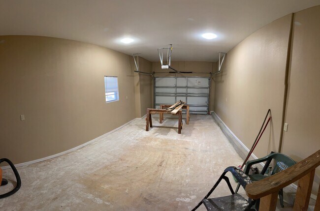 Building Photo - 2113 W Barcelona Ave