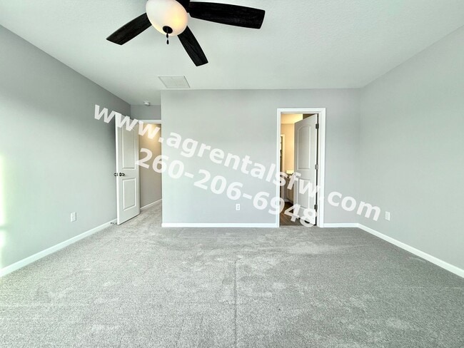 Building Photo - 3 Bedroom Residence