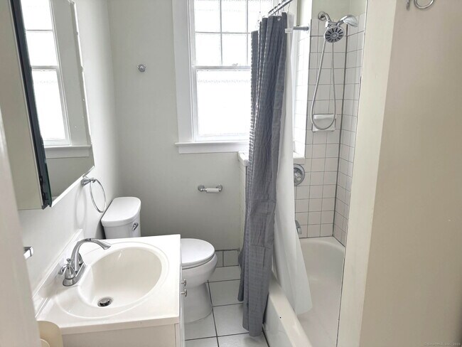 Building Photo - 108 Concord St