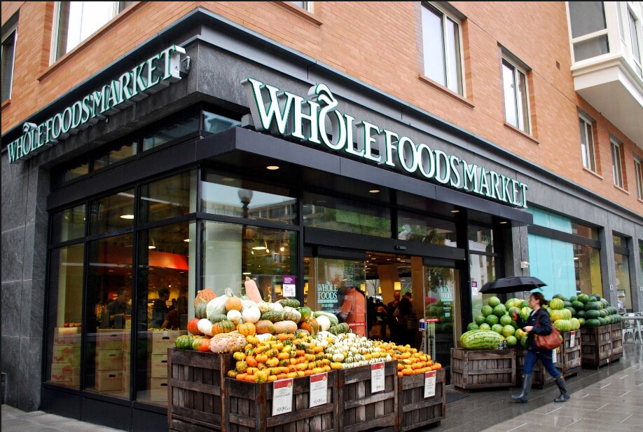 1 block to Whole Foods - 724 5th St NE