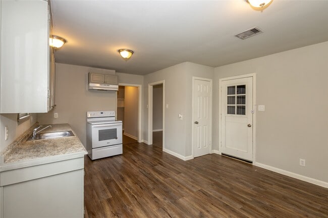 Building Photo - 4710 El Paso Ave