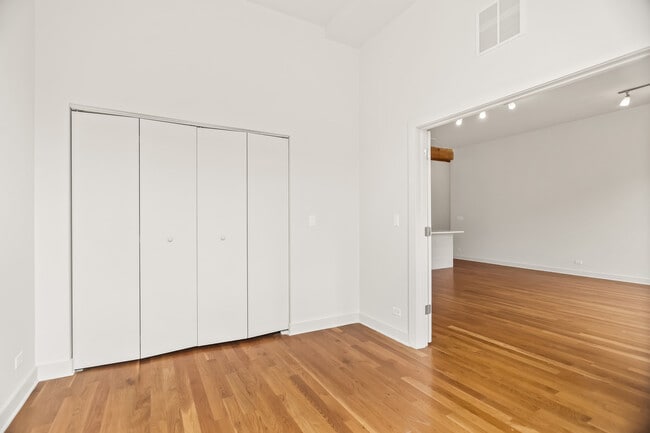 Building Photo - 1755 N Damen Ave