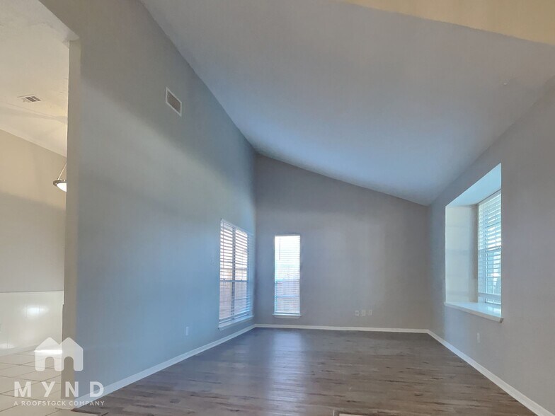 Building Photo - 20030 N Cedar Sun Trail