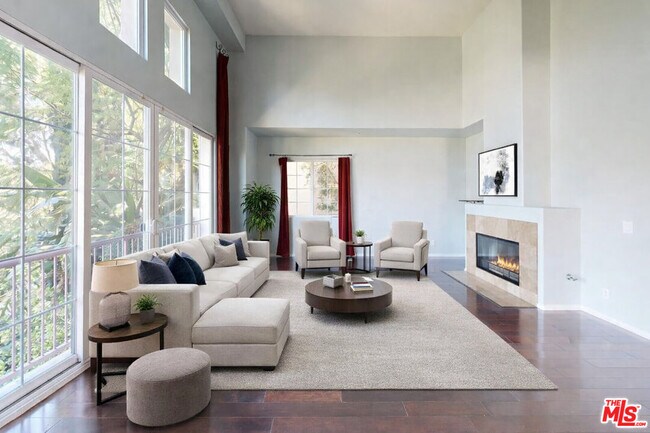 Building Photo - 5655 Como Cir