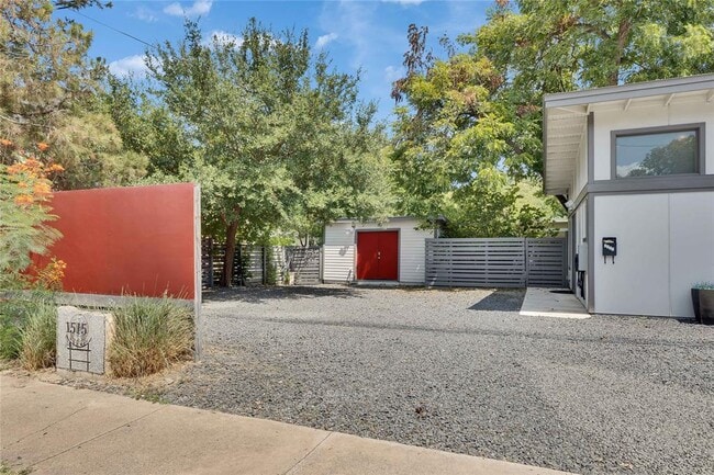 Building Photo - 1515 Bluebonnet Ln