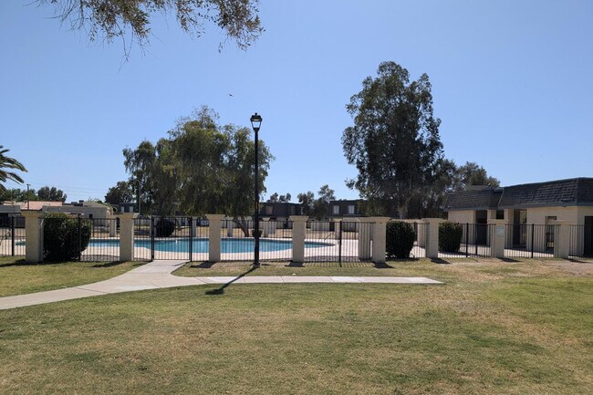 Building Photo - 8053 N 32nd Dr