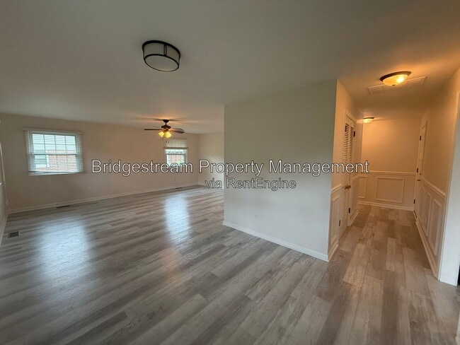 Building Photo - 4225 Fernbrook St