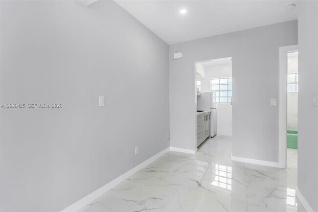 Building Photo - 635 8th St