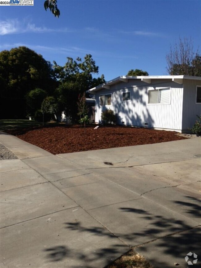 Building Photo - 939 Rose Ave