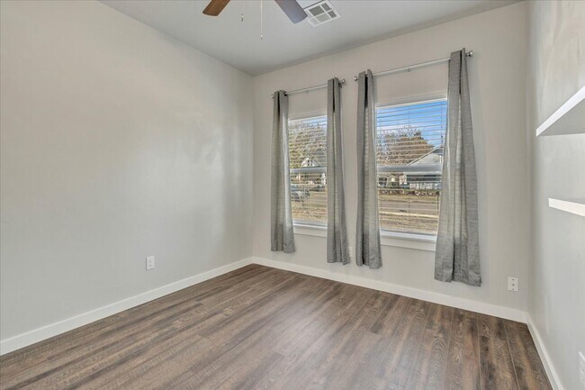 Building Photo - 414 N Tucker Ave