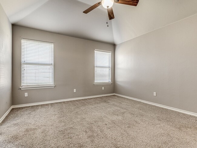 Building Photo - 3 Bed 2 Bath - Deer Creek Schools!