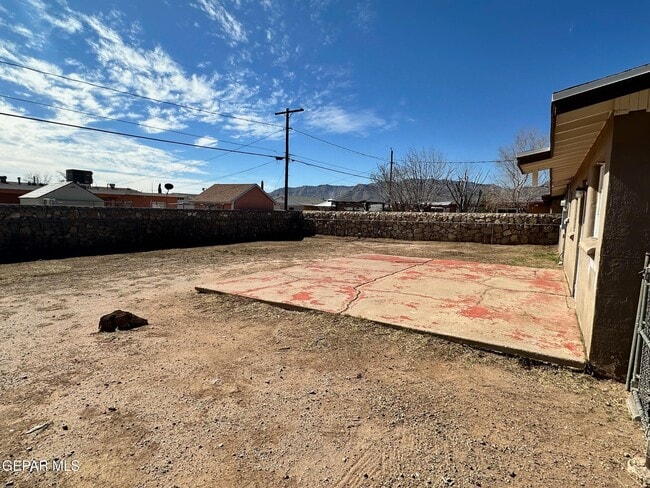 Building Photo - 5036 Louis Dr