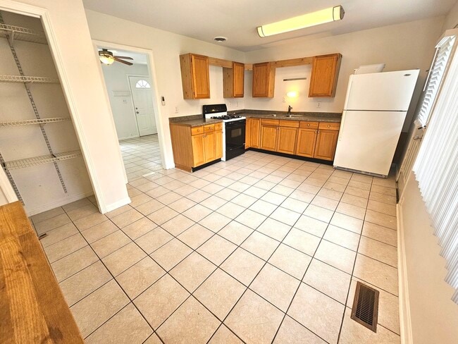 Building Photo - 302 Healy Ave