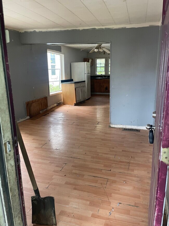 Building Photo - 605 East Ave