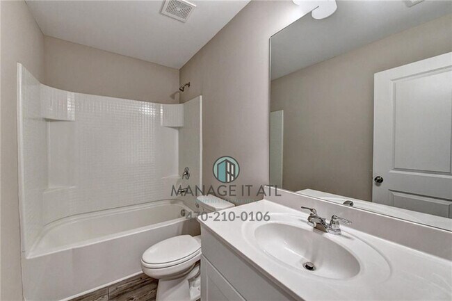 Building Photo - Beautiful 3 Bedroom Townhome in Buford Sch...