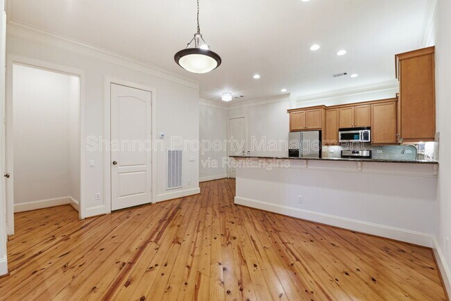 Building Photo - 4424 Blossom St