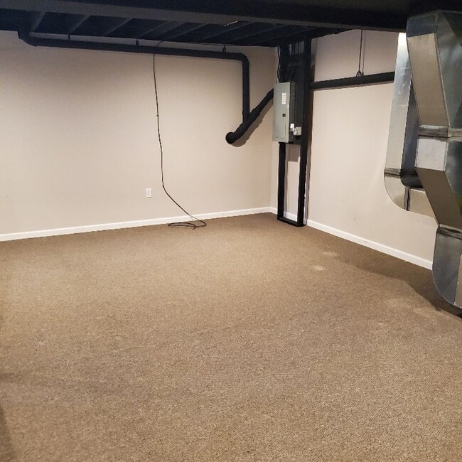 Building Photo - 3 Bed Room House For Rent