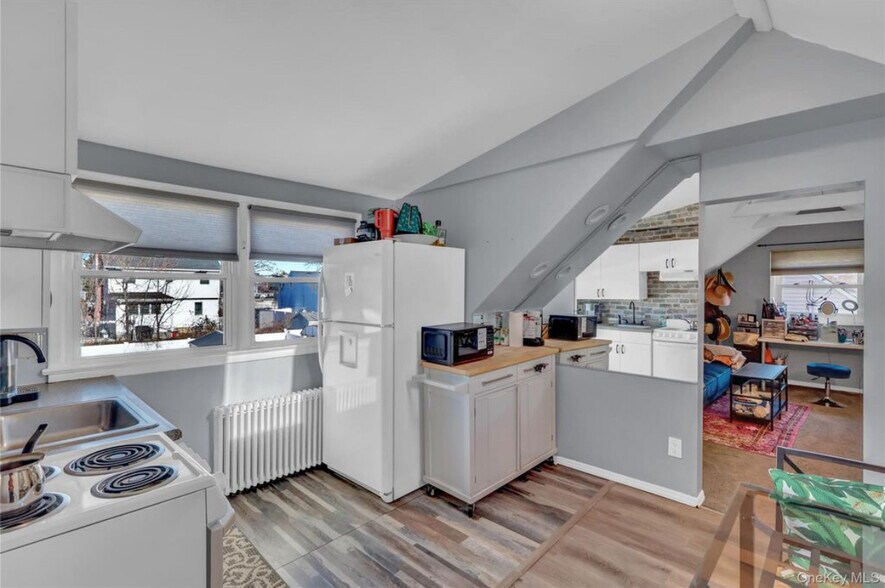 Building Photo - 233 Sears Rd