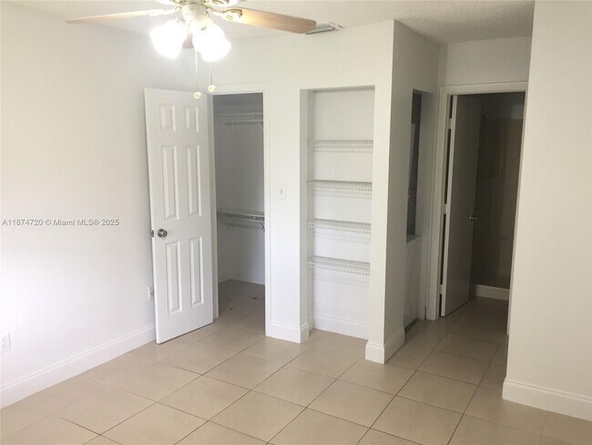 Building Photo - 6061 Shaker Wood Cir
