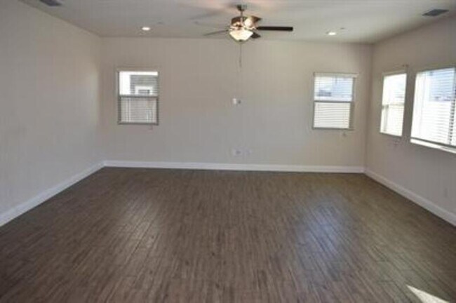 Building Photo - 2430 Quesada Dr