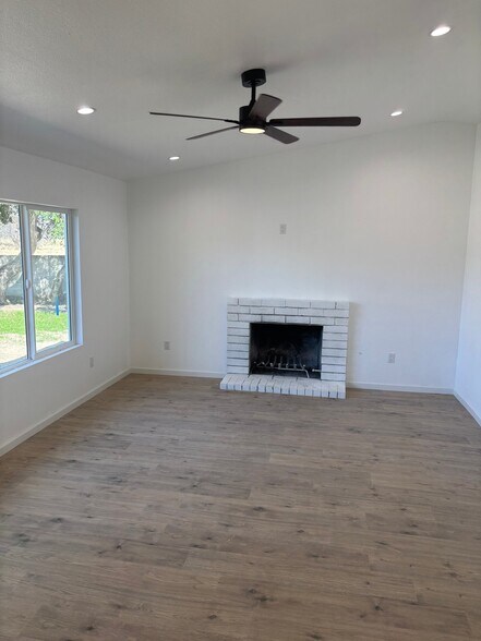 Building Photo - 25899 Amapolas St